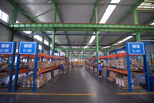 回轉(zhuǎn)支承的保養(yǎng)周期是多久？